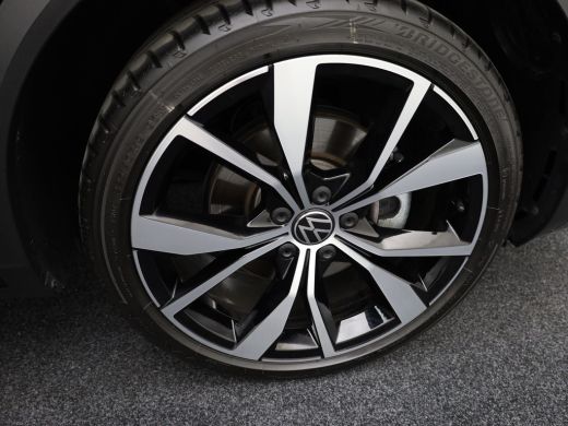 Volkswagen T-Roc 1.5 TSI R-Line Business Black Style | Side Assist | Elk. A-klep | Trekhaak afnb. | IQ Light | Cam... ActivLease financial lease