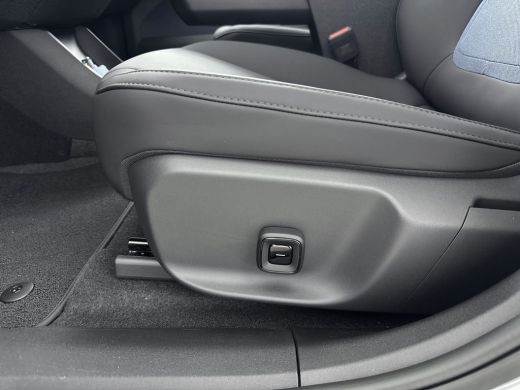 Volvo  EX30 P5 Long Range Ultra Europa 69 kWh | 22 kW lader | 360&deg; Camera | Achteruitrijcamera ActivLease financial lease