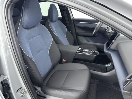 Volvo  EX30 P5 Long Range Ultra Europa 69 kWh | 22 kW lader | 360&deg; Camera | Achteruitrijcamera ActivLease financial lease