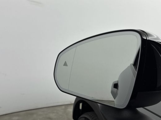 Volvo  EX30 P5 Long Range Ultra Europa 69 kWh | 22 kW lader | 360&deg; Camera | Achteruitrijcamera ActivLease financial lease