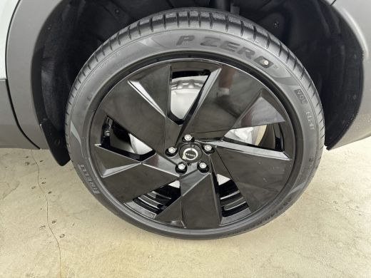 Volvo  EX40 Extended Range Plus Black Edition | 20 inch LM | Harman/Kardon | PDC V+A en Camera | Elektrische ... ActivLease financial lease