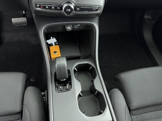 Volvo  EX40 Extended Range Plus Black Edition | 20 inch LM | Harman/Kardon | PDC V+A en Camera | Elektrische ... ActivLease financial lease