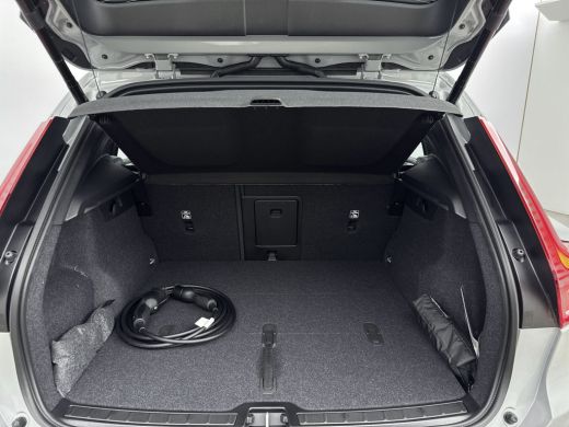 Volvo  EX40 Extended Range Plus Black Edition | 20 inch LM | Harman/Kardon | PDC V+A en Camera | Elektrische ... ActivLease financial lease