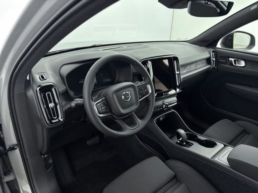 Volvo  EX40 Extended Range Plus Black Edition | 20 inch LM | Harman/Kardon | PDC V+A en Camera | Elektrische ... ActivLease financial lease