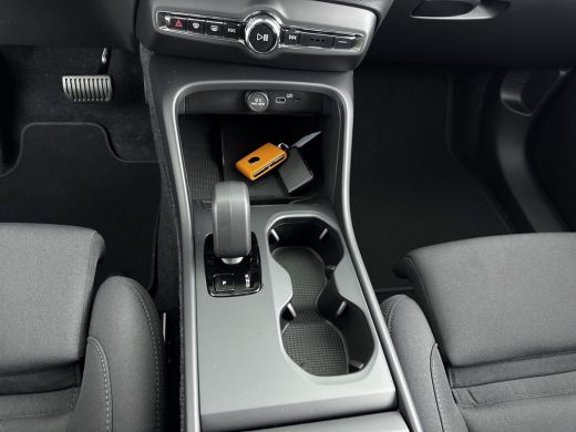 Volvo  EX40 Single Motor Extended Range Plus Europa 82 kWh | 19 inch LM | Harman/Kardon | PDC V+A en Camera |... ActivLease financial lease