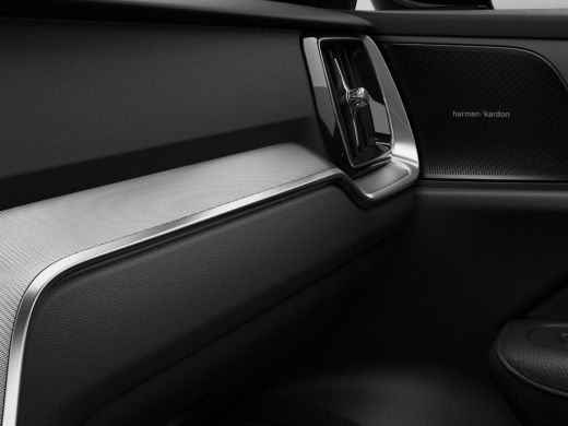 Volvo  V60 2.0 T6 Plug-in hybrid AWD Plus Dark | Achterbank verwarmd | Achteruitrijcamera | Apple Carplay/An... ActivLease financial lease