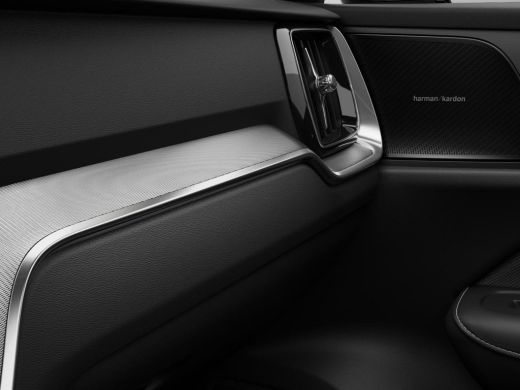 Volvo  V60 2.0 T6 Plug-in hybrid AWD Plus Dark | Achterbank verwarmd | Apple Carplay/Android Auto|telefoonin... ActivLease financial lease