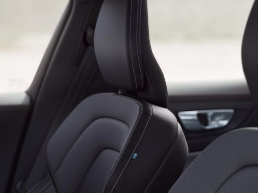 Volvo  V60 2.0 T6 Plug-in hybrid AWD Plus Dark | Achterbank verwarmd | Apple Carplay/Android Auto|telefoonin... ActivLease financial lease
