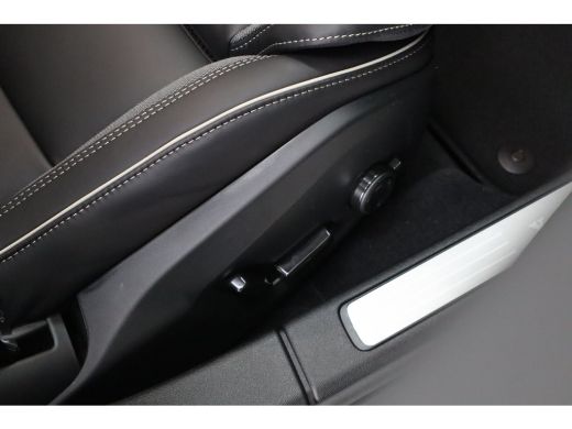 Volvo  V60 2.0 T6 Plug-in hybrid AWD Plus Dark | Achterbank verwarmd | Apple Carplay/Android Auto|telefoonin... ActivLease financial lease