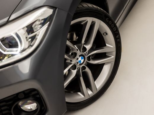 BMW 1 Serie 118i M Sport High Executive Automaat (GROOT NAVI, M PAKKET, LEDER, STOELVERWARMING, SPORTSTOELEN,... ActivLease financial lease