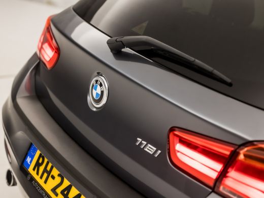 BMW 1 Serie 118i M Sport High Executive Automaat (GROOT NAVI, M PAKKET, LEDER, STOELVERWARMING, SPORTSTOELEN,... ActivLease financial lease