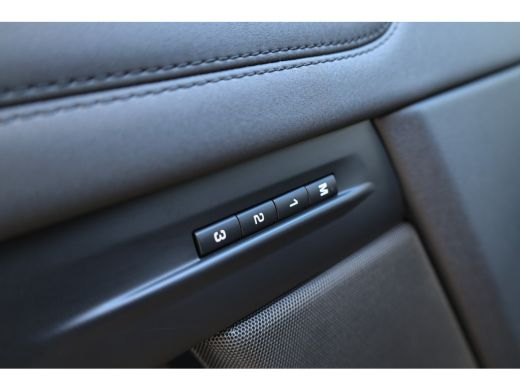 Land Rover Range Rover Evoque 1.5 P300e AWD R-Dynamic SE | BTW | VOL! | PANO | MERIDIAN SURROUND | HUD | MEMORY | DEALER ONDH | ActivLease financial lease