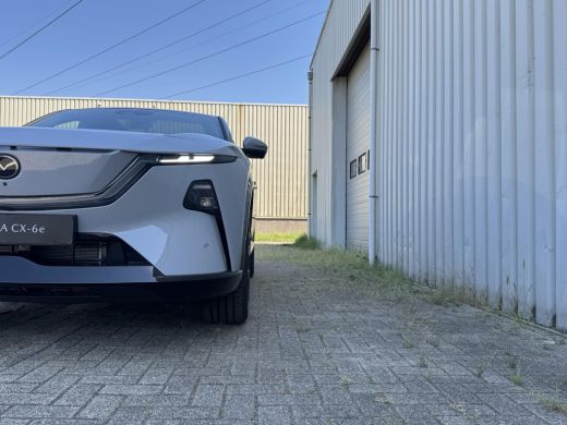 Mazda CX-6e Takumi 78 kWh | Nu met gratis trekhaak! | Stoelverwarming/Verkoeling | Stuurverwarming | 360* Cam... ActivLease financial lease