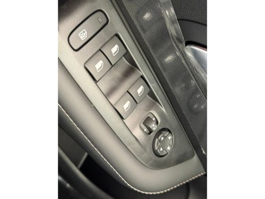 Peugeot 208 Allure | Elektrische parkeerrem | Extra getinte achterste zijruiten en achterruit | Extra getinte... ActivLease financial lease