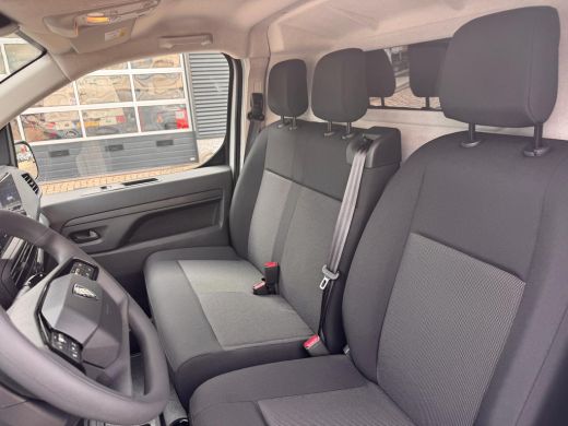 Peugeot e-Expert EV L3 75 kWh &euro;14.740 korting!! | 16" stalen velgen | Elektrisch bedienbare en verwarmbare buitens... ActivLease financial lease