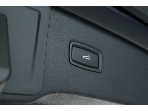 Porsche Cayenne 3.0 E-Hybrid "OP AFSPRAAK" | SoH 94% | SportDesign | Sportchrono | Passenger display | Stoelventi... ActivLease financial lease