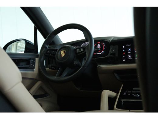 Porsche Cayenne 3.0 E-Hybrid "OP AFSPRAAK" | SoH 94% | SportDesign | Sportchrono | Passenger display | Stoelventi... ActivLease financial lease