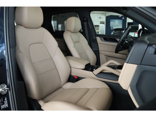 Porsche Cayenne 3.0 E-Hybrid "OP AFSPRAAK" | SoH 94% | SportDesign | Sportchrono | Passenger display | Stoelventi... ActivLease financial lease