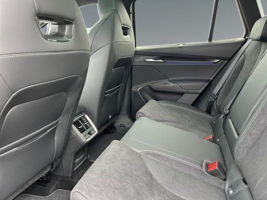 Skoda Enyaq iV 85 Sportline Tour Edition | Trekhaak | Panoramadak | Elektrische Achterklep | Stoel/Stuurverwarming ActivLease financial lease