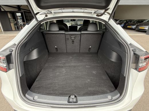 Tesla Model Y Long Range AWD 75 kWh SOH 87,8% / Autopilot / 20'' LM ( &euro; 2.300  Nieuwe banden ) / NL Geleverd / ... ActivLease financial lease