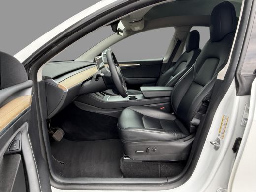 Tesla Model Y Long Range AWD 75 kWh SOH 87,8% / Autopilot / 20'' LM ( &euro; 2.300  Nieuwe banden ) / NL Geleverd / ... ActivLease financial lease