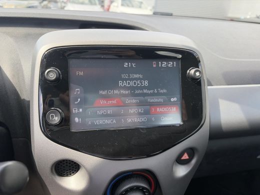 Toyota Aygo 1.0 VVT-i x-play ActivLease financial lease