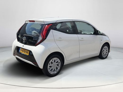 Toyota Aygo 1.0 VVT-i x-play ActivLease financial lease