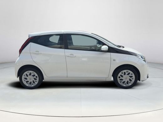 Toyota Aygo 1.0 VVT-i x-play ActivLease financial lease