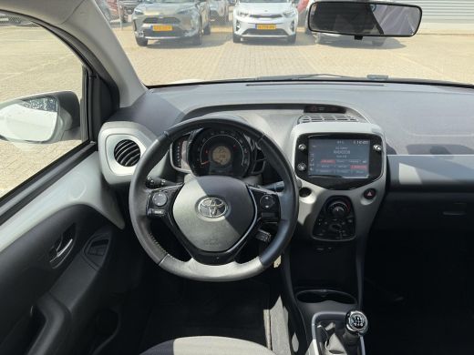 Toyota Aygo 1.0 VVT-i x-play ActivLease financial lease