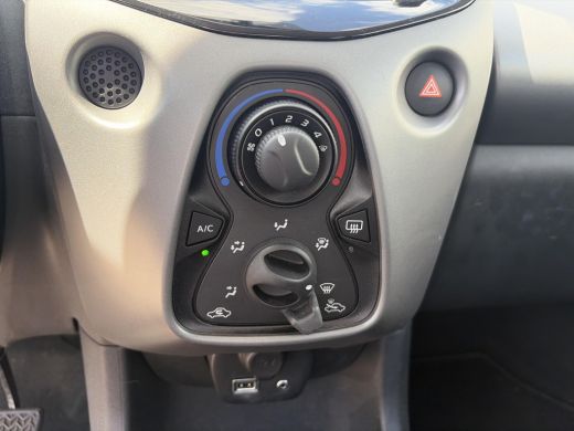 Toyota Aygo 1.0 VVT-i x-play ActivLease financial lease