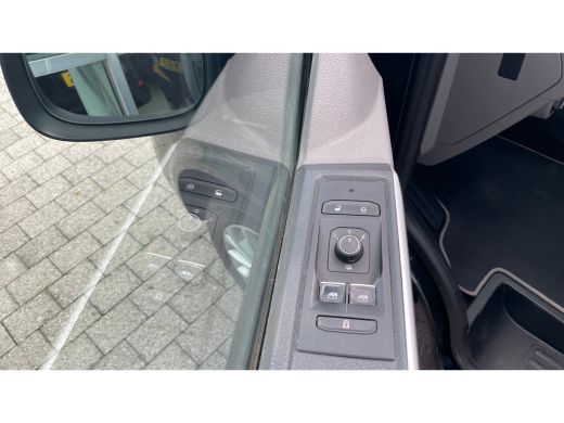 Volkswagen Transporter 2.0 TDI 150 PK DSG L1 Bulli | Trekhaak | Achterdeuren | Passagiersstoel | Adaptive cruise | Navig... ActivLease financial lease