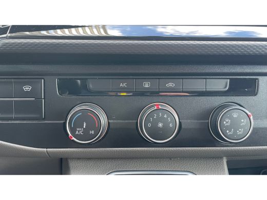 Volkswagen Transporter 2.0 TDI 150 PK DSG L1 Bulli | Trekhaak | Achterdeuren | Passagiersstoel | Adaptive cruise | Navig... ActivLease financial lease
