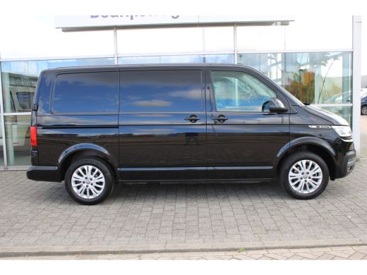 Volkswagen Transporter 2.0 TDI 150 PK DSG L1 Bulli | Trekhaak | Achterdeuren | Passagiersstoel | Adaptive cruise | Navig... ActivLease financial lease