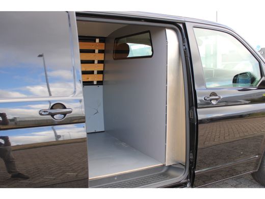 Volkswagen Transporter 2.0 TDI 150 PK DSG L1 Bulli | Trekhaak | Achterdeuren | Passagiersstoel | Adaptive cruise | Navig... ActivLease financial lease