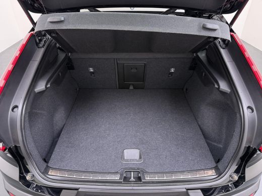 Volvo  C40 Single Motor Core 70 kWh VOLVO DEALER ONDERHOUDEN| ACHTERUITRIJCAMERA| PANORAMADAK| STOEL + STUUR... ActivLease financial lease