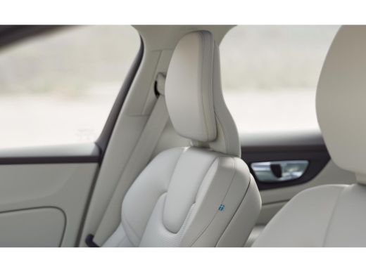 Volvo  V60 2.0 T6 Plug-in hybrid AWD Ultra Dark | Achterbank verwarmd | Achteruitrijcamera | Apple Carplay/A... ActivLease financial lease