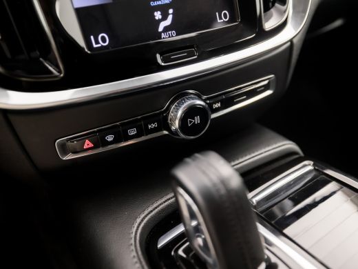 Volvo  V60 2.0 T6 Recharge AWD Sport 391Pk Automaat (APPLE CARPLAY, GROOT NAVI, CAMERA, LEDER, GETINT GLAS, ... ActivLease financial lease
