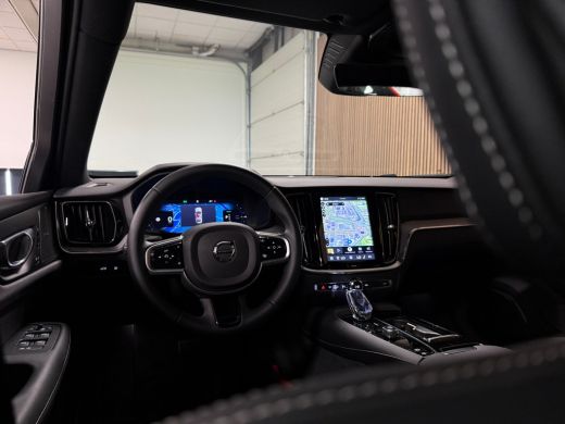 Volvo  V60 T8 AWD Recharge Plus Dark | Trekhaak | Harman Kardon | Adaptieve Cruise Control | Stoelverwarming... ActivLease financial lease