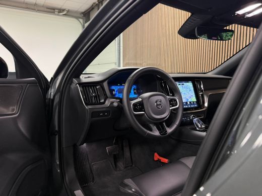 Volvo  V60 T8 AWD Recharge Plus Dark | Trekhaak | Harman Kardon | Adaptieve Cruise Control | Stoelverwarming... ActivLease financial lease