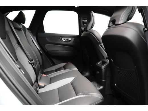 Volvo  XC60 2.0 T6 Plug-in hybrid AWD Plus Black Edition | Luchtvering | HU-Display | Trekhaak | 360 Camera | ActivLease financial lease