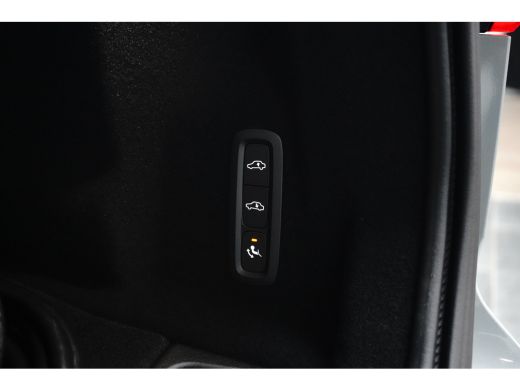 Volvo  XC60 2.0 T6 Plug-in hybrid AWD Plus Black Edition | Luchtvering | HU-Display | Trekhaak | 360 Camera | ActivLease financial lease