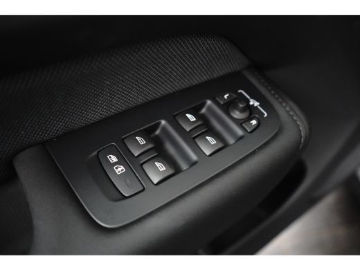 Volvo  XC60 2.0 T6 Plug-in hybrid AWD Plus Black Edition | Luchtvering | HU-Display | Trekhaak | 360 Camera | ActivLease financial lease