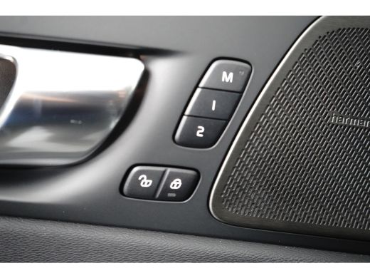 Volvo  XC60 2.0 T6 Plug-in hybrid AWD Plus Black Edition | Luchtvering | HU-Display | Trekhaak | 360 Camera | ActivLease financial lease