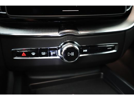 Volvo  XC60 2.0 T6 Plug-in hybrid AWD Plus Black Edition | Luchtvering | HU-Display | Trekhaak | 360 Camera | ActivLease financial lease