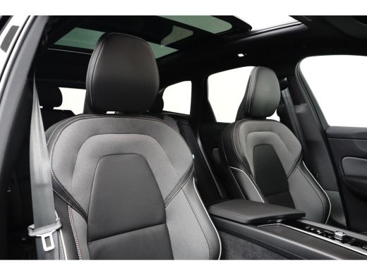 Volvo  XC60 Plus Black Edition Recharge Plug-In Hybrid AWD | Elektrisch glazen panorama-dak | Lichtmetalen ve... ActivLease financial lease