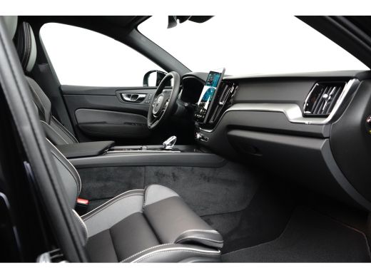 Volvo  XC60 Plus Black Edition Recharge Plug-In Hybrid AWD | Elektrisch glazen panorama-dak | Lichtmetalen ve... ActivLease financial lease