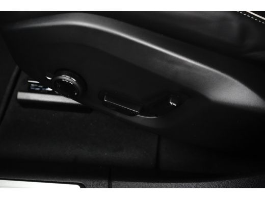 Volvo  XC60 Plus Black Edition Recharge Plug-In Hybrid AWD | Elektrisch glazen panorama-dak | Lichtmetalen ve... ActivLease financial lease