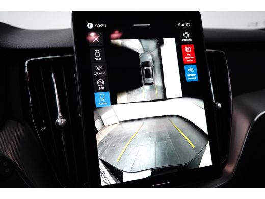 Volvo  XC60 Plus Black Edition Recharge Plug-In Hybrid AWD | Elektrisch glazen panorama-dak | Lichtmetalen ve... ActivLease financial lease
