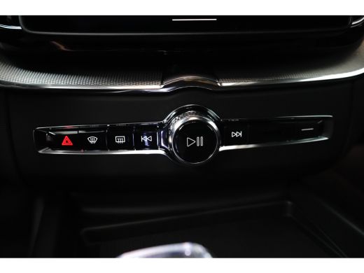Volvo  XC60 Plus Black Edition Recharge Plug-In Hybrid AWD | Elektrisch glazen panorama-dak | Lichtmetalen ve... ActivLease financial lease