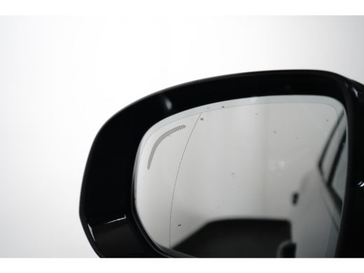 Volvo  XC60 Plus Black Edition Recharge Plug-In Hybrid AWD | Elektrisch glazen panorama-dak | Lichtmetalen ve... ActivLease financial lease